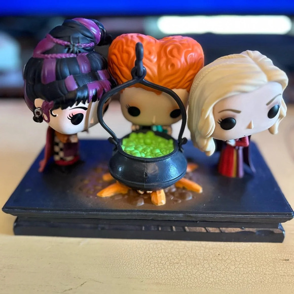 Funko Pop 560 The Sanderson Sisters Hocus Pocus Movie Moment with Cauldron - Picture 5 of 5